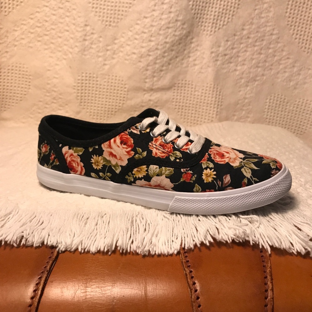Van style Mossimo Floral Sneakers